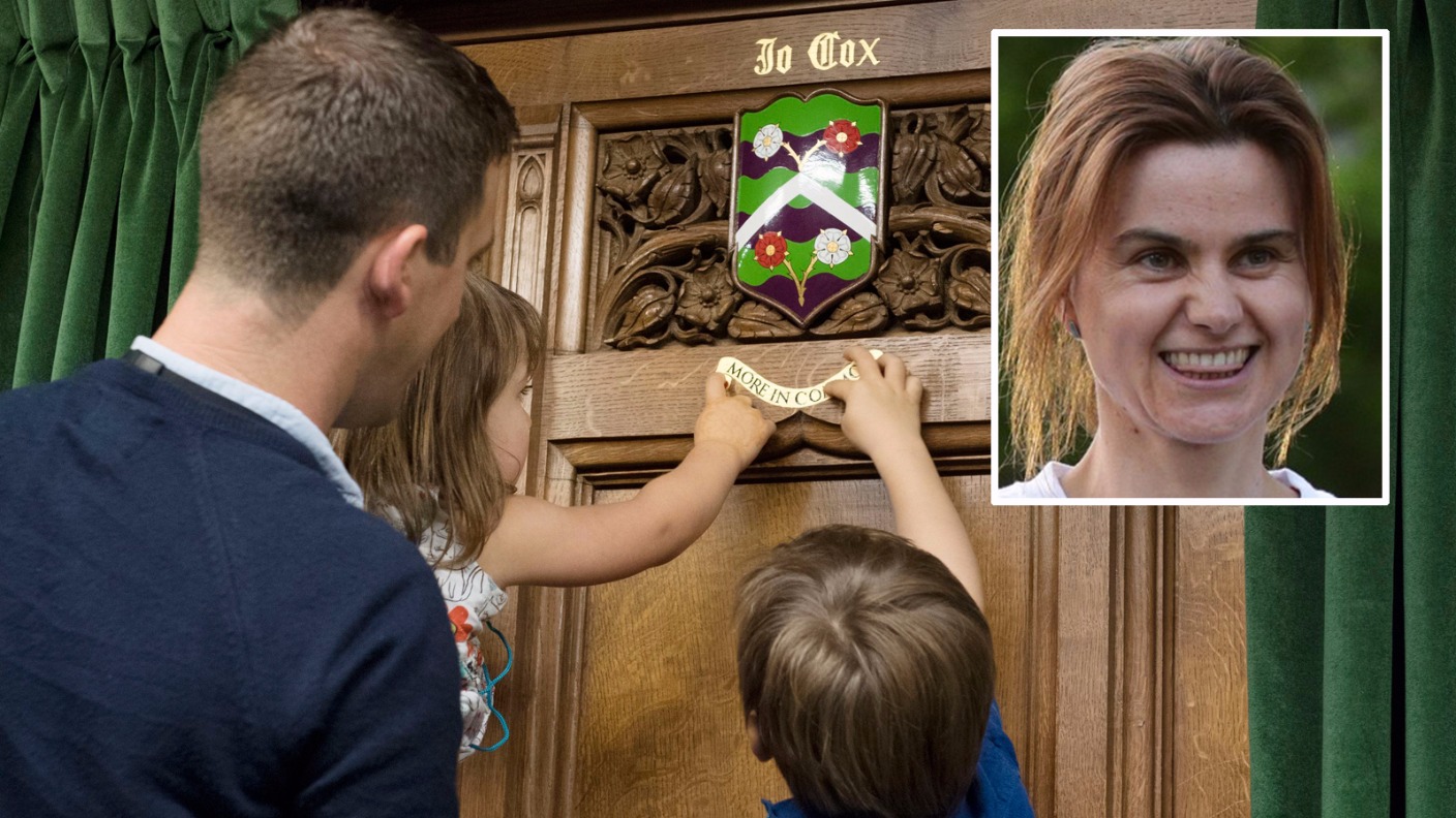 Jo Cox Dead - Jo Cox murder trial: Alleged killer Thomas Mair chooses / The family of jo cox have paid tribute to the true hero who was stabbed trying to protect the mp from her murderer, after he died aged 79.