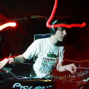 Netsky Music Producer Dj Gear Equipboard