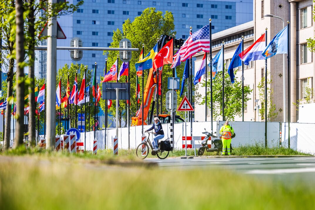 Haagse Crisis Of Niet In Aanloop Naar De Top Raast De Navo Trein Door