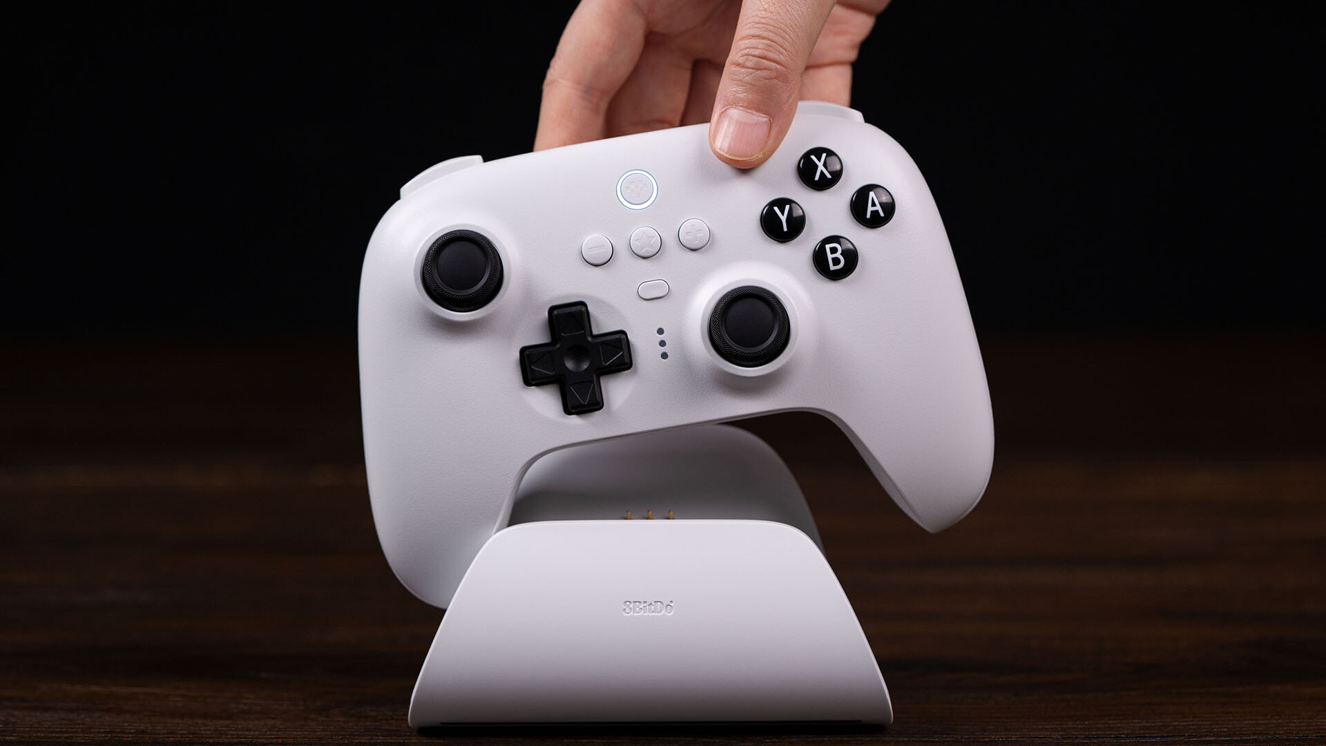 La 8BitDot Ultimate est la manette parfaite pour vos jeux rétrogaming, Android, PC et Switch, surtout quand elle est à tout petit prix 8BitDo Ultimate Controller