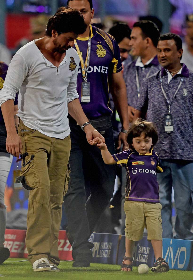 Shahrukh Khan, SRK, Shahrukh, Abram Khan, Abram pics, Abram photos, Abram, KKR vs KXIP, KXIP vs KKR, Kolkata vs Punjab, Punjab vs Kolkata, Kolkata Knight Riders, KKR Shahrukh Khan, KKR Abram,