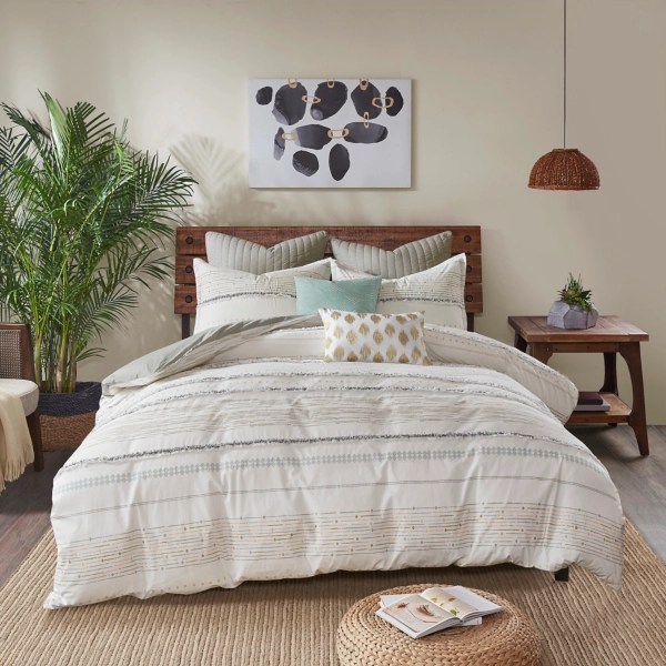Bedrooms should be places where you go to relax at the end of a long day and feel refreshed when you wake up in the morning. bedding kirklands