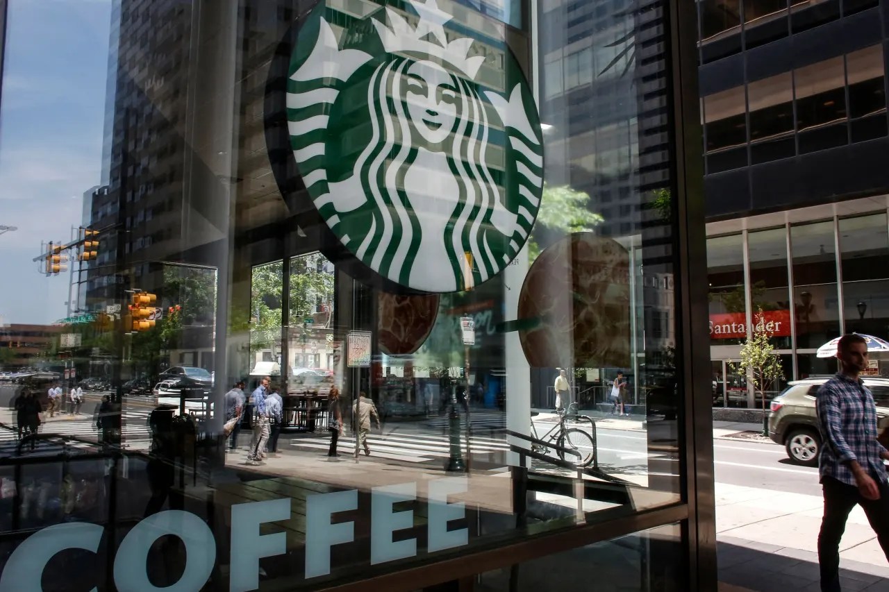 Pourquoi les plans de redressement de Starbucks pourraient ne pas convaincre les jeunes