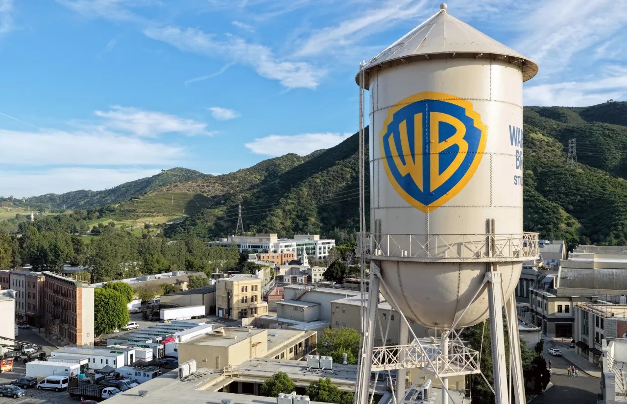 Comme Warner Bros. les actionnaires acceptent la vente à Paramount, un studio mythique approche de la fin d&rsquo;une époque