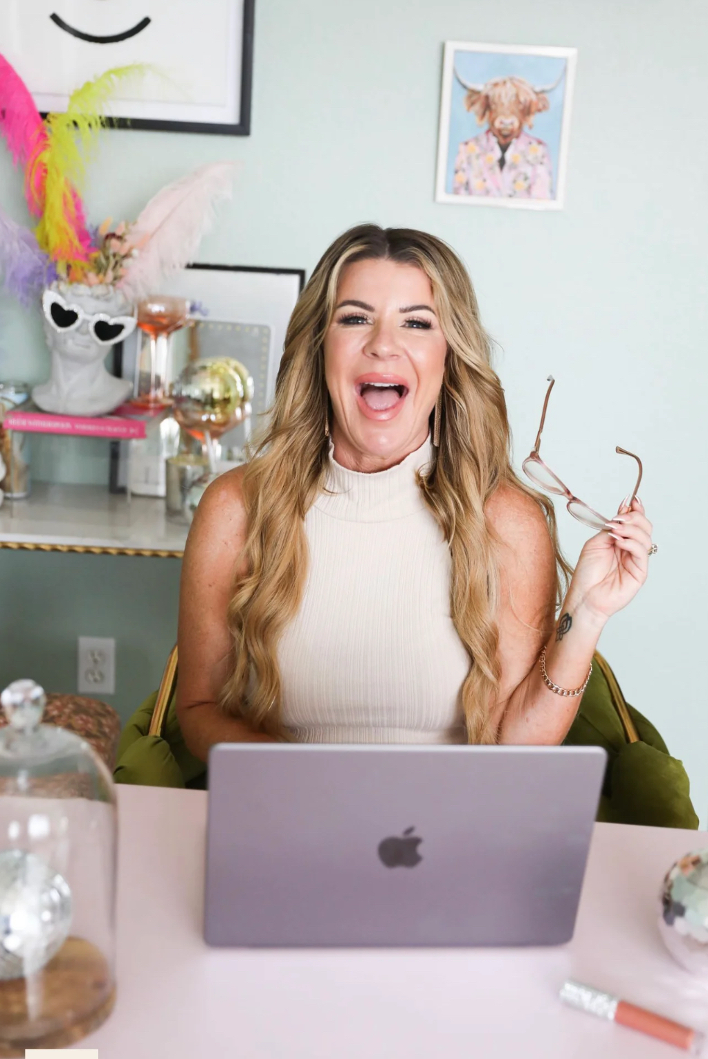 Kendra Adams - Download Gorgeous Dark Photo | 4K