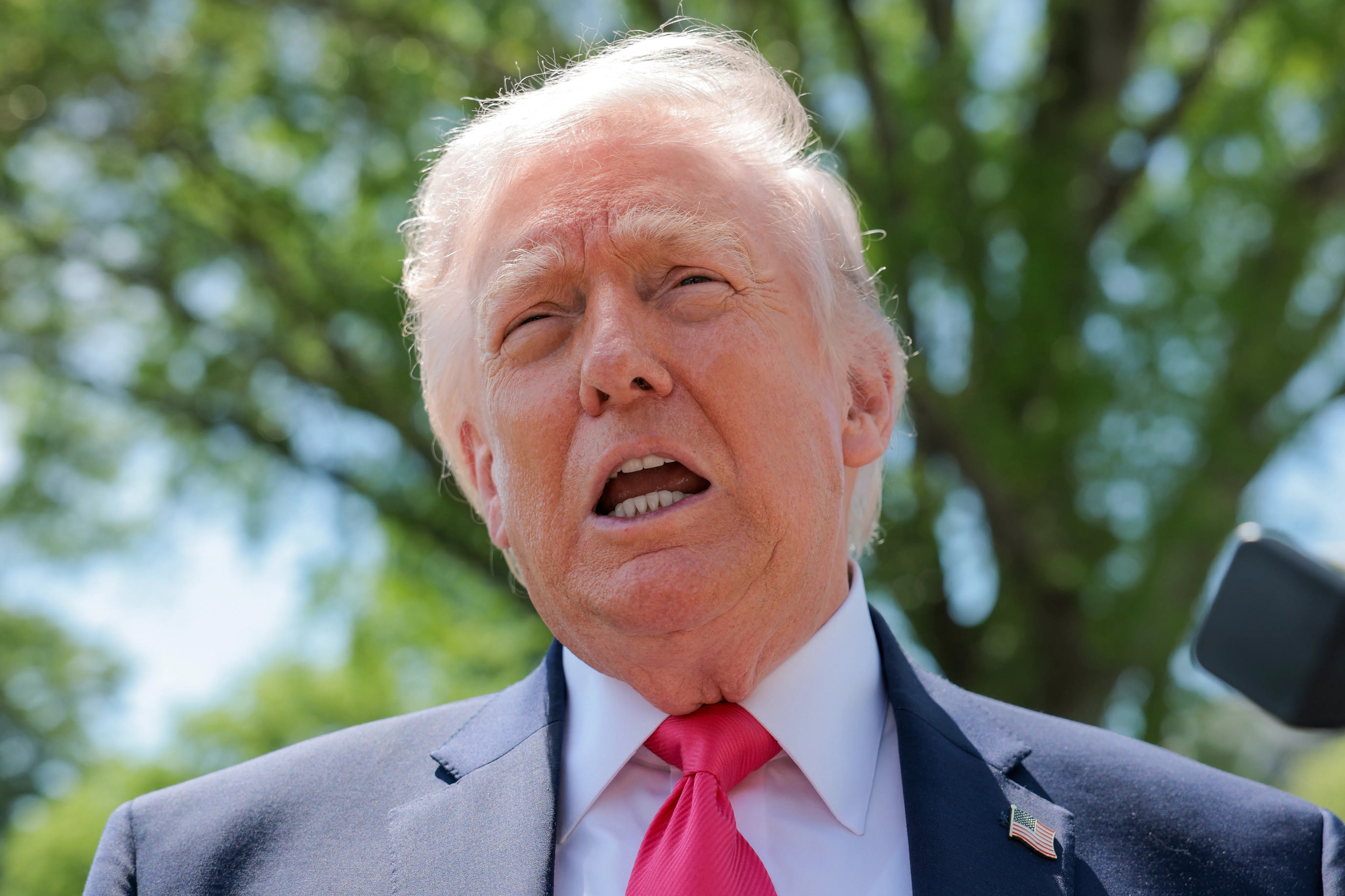 Trump Dodges Key Question on Strait of Hormuz Blockade