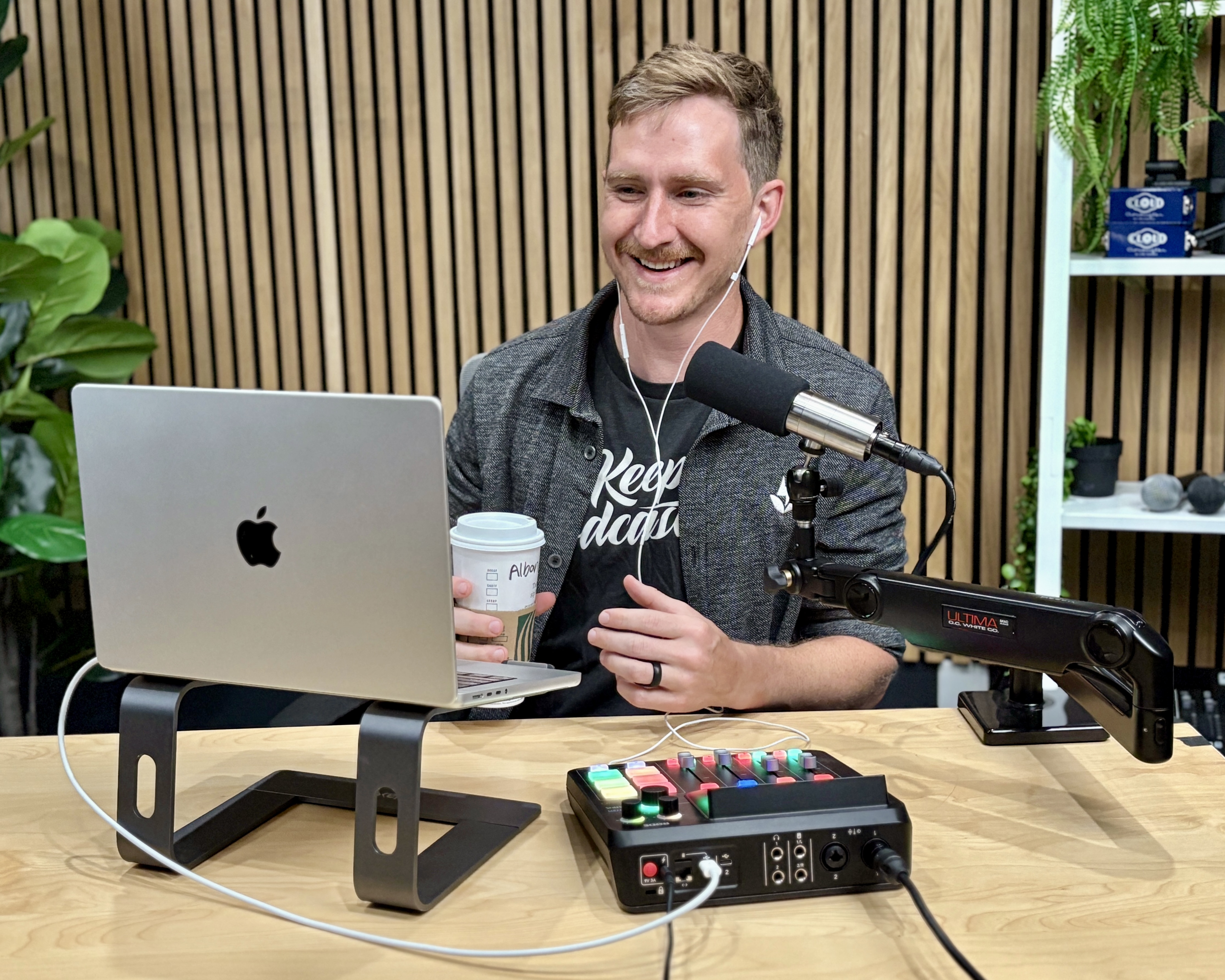 https://images.prismic.io/buzzsprout/aEHnerh8WN-LVsBc_ProPodcastSetupHeaderAlt.JPG?auto=format%2Ccompress