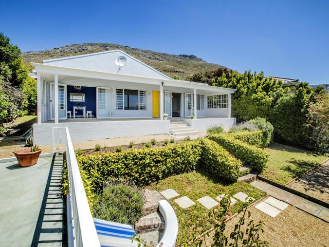 By buying a piece of vacant land, you get control over where your house will go even if you aren't ready to build. 2 Bedroom House for sale in Simons Town Central