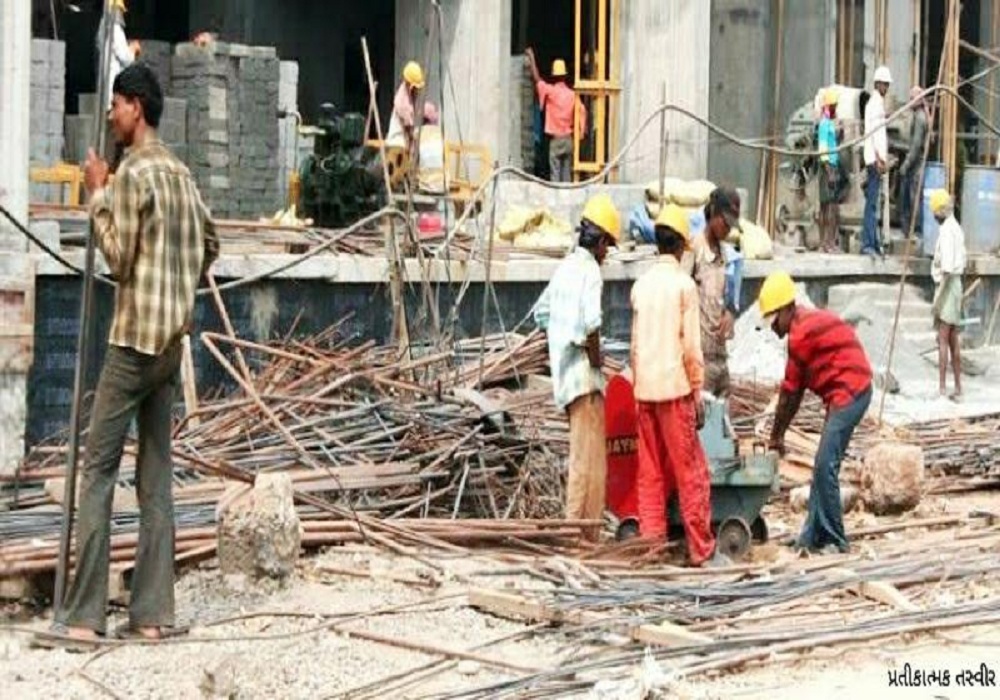 AMC Health Department strikes construction sites: 6.32 lakh administrative charges levied - Vimarsana News
