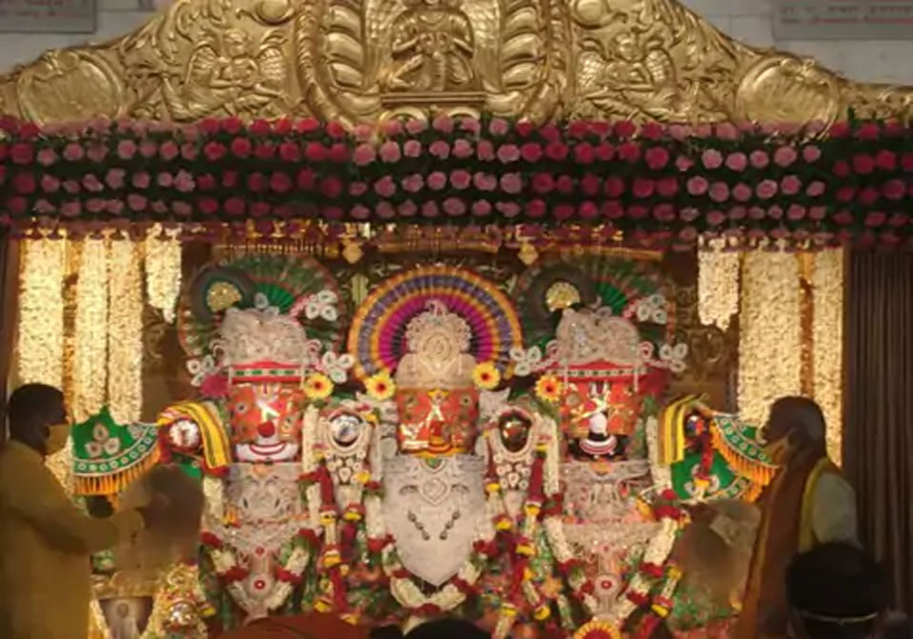 Lord Jagannath's Sonavesh, CM Rupani participate in Sandhya Aarti - Vimarsana News