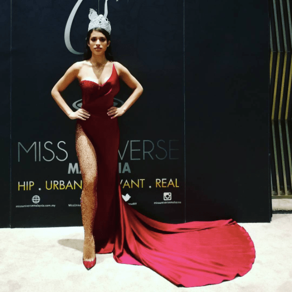 Judging from miss universe malaysia's nasi lemak costume, you can bet we'll be tuning in on 27 nov. Miss Universe Malaysia S Nasi Lemak Dress Is So Realistic It Comes With Banana Leaf Wings