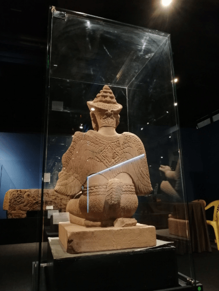 Menurut wikipedia, pengertian pameran adalah suatu kegiatan penyajian karya seni rupa agar bisa diapresiasi oleh masyarakat luas. FOTO Lelaki Ini Meremang Melihat Pameran âThe Lost