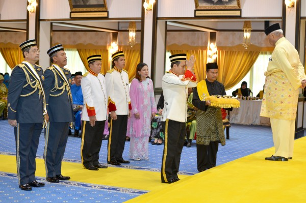 Ensure the website is set to the malay language first before you scroll down and click on 'semakan penerima darjah kebesaran . Council Of Federal Datuks Wants To Bring Honour Back To Datukship