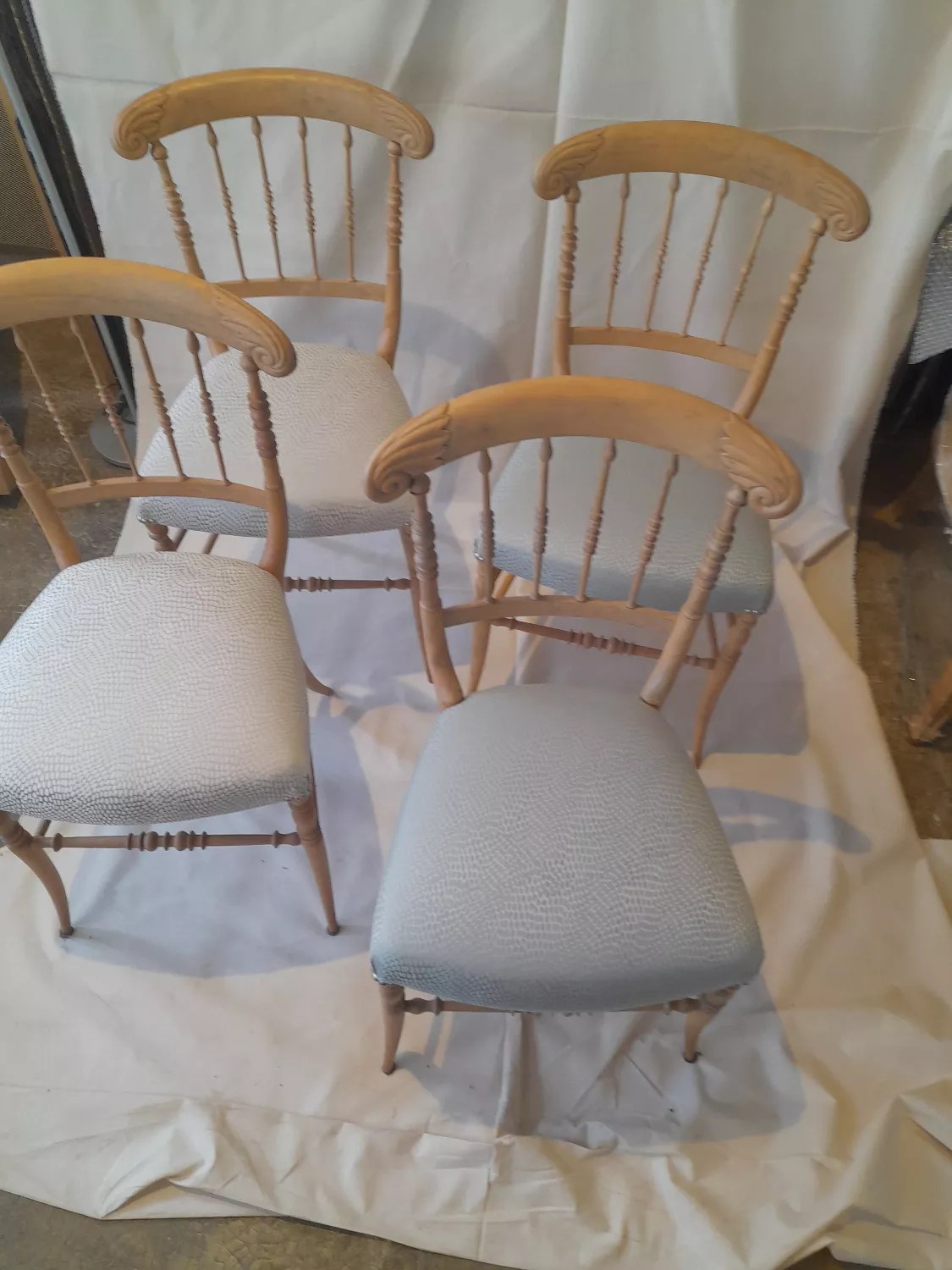 Chaises Napoleon Selency - Premium Gradient Design Gallery - 8K