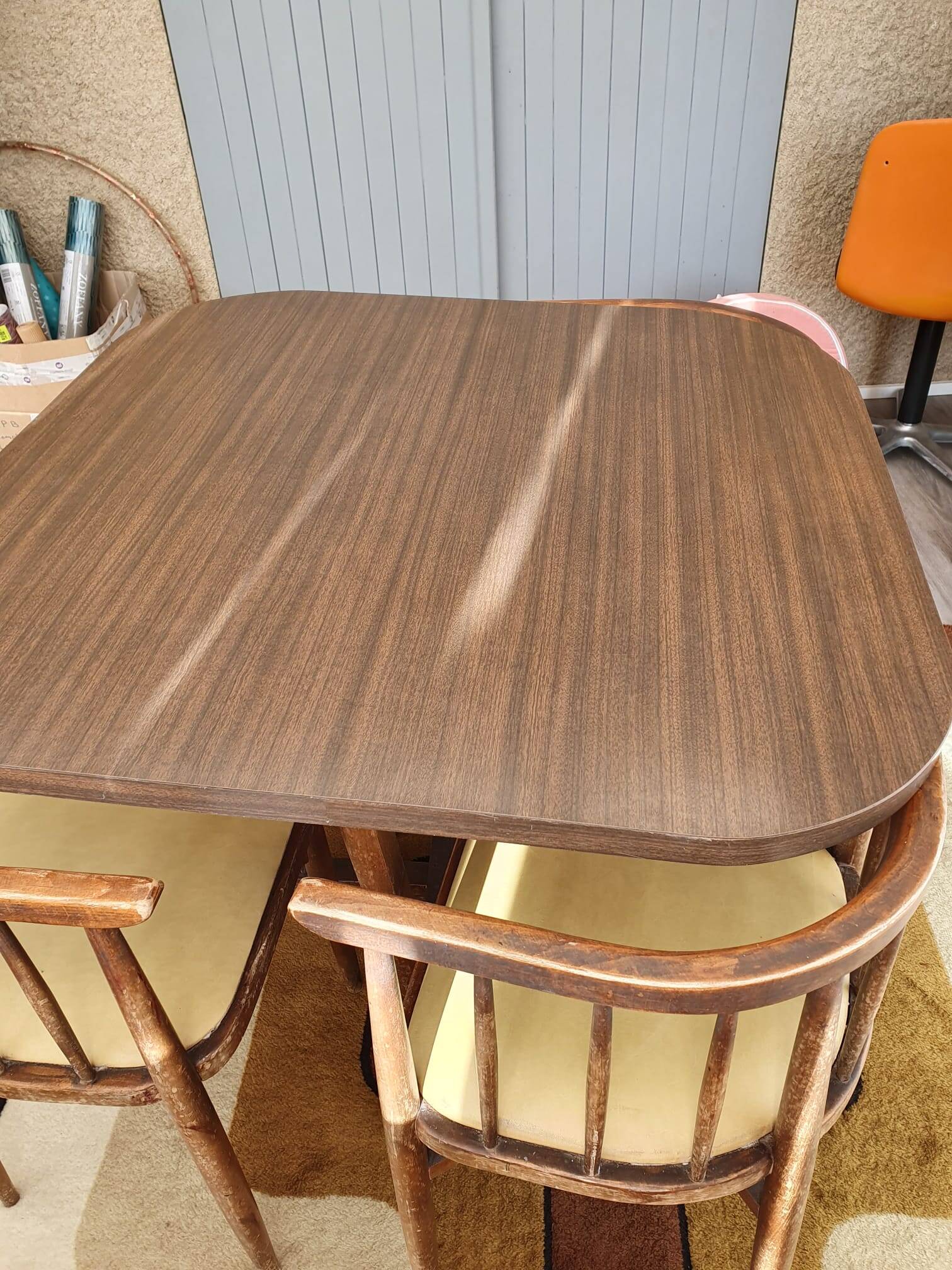 Ensemble Table Et Chaises Thonet Selency - Landscape Image Collection - 8K Quality