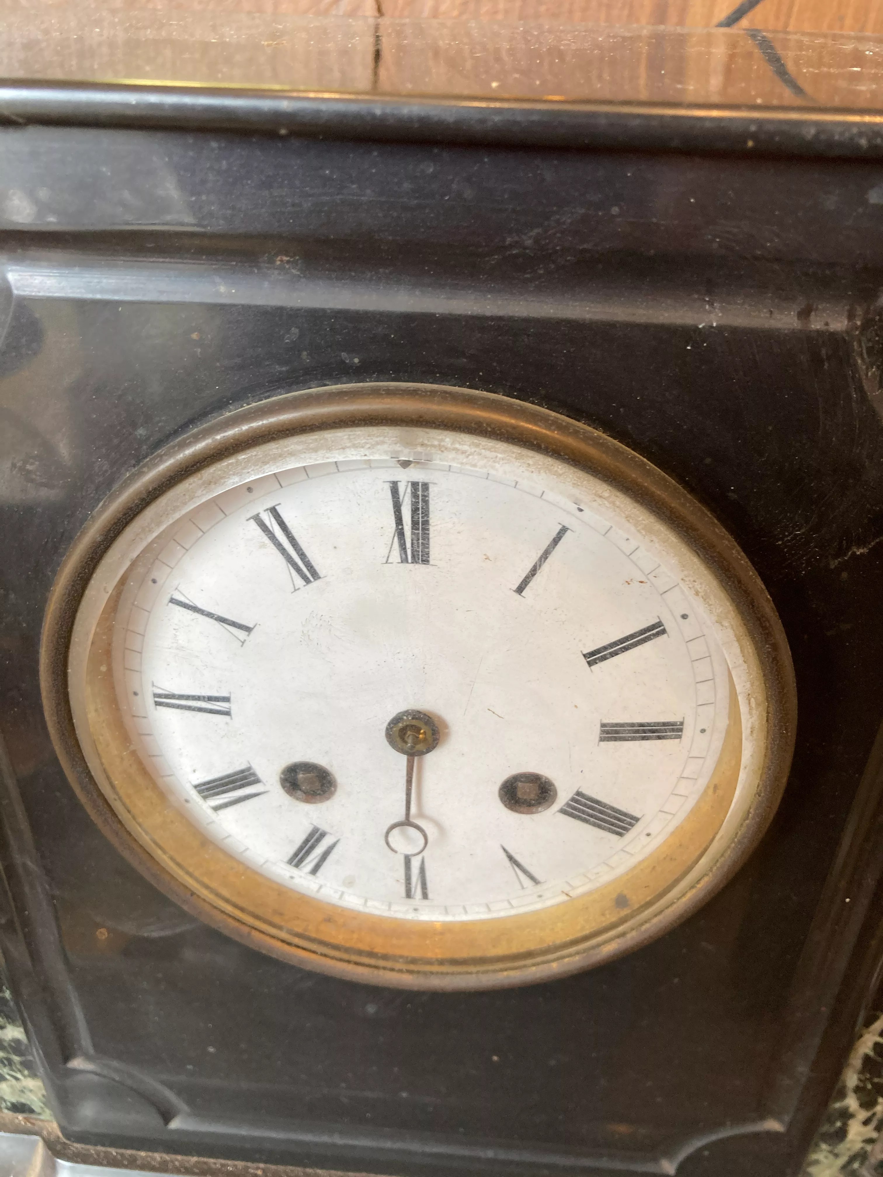 Pendule De Cheminee Selency - Gradient Background Collection - 8K Quality