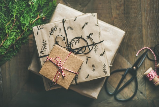 merry christmas, 4k wallpaper, gifts, wallpaper 4k, free wallpaper, mac wallpaper, beautiful wallpaper, background, wallpaper hd, decoration, full hd wallpaper, present, desktop backgrounds, cool backgrounds, windows wallpaper, laptop wallpaper, hd wallpaper, free background, 4k wallpaper 1920x1080, christmas, christmas wallpaper