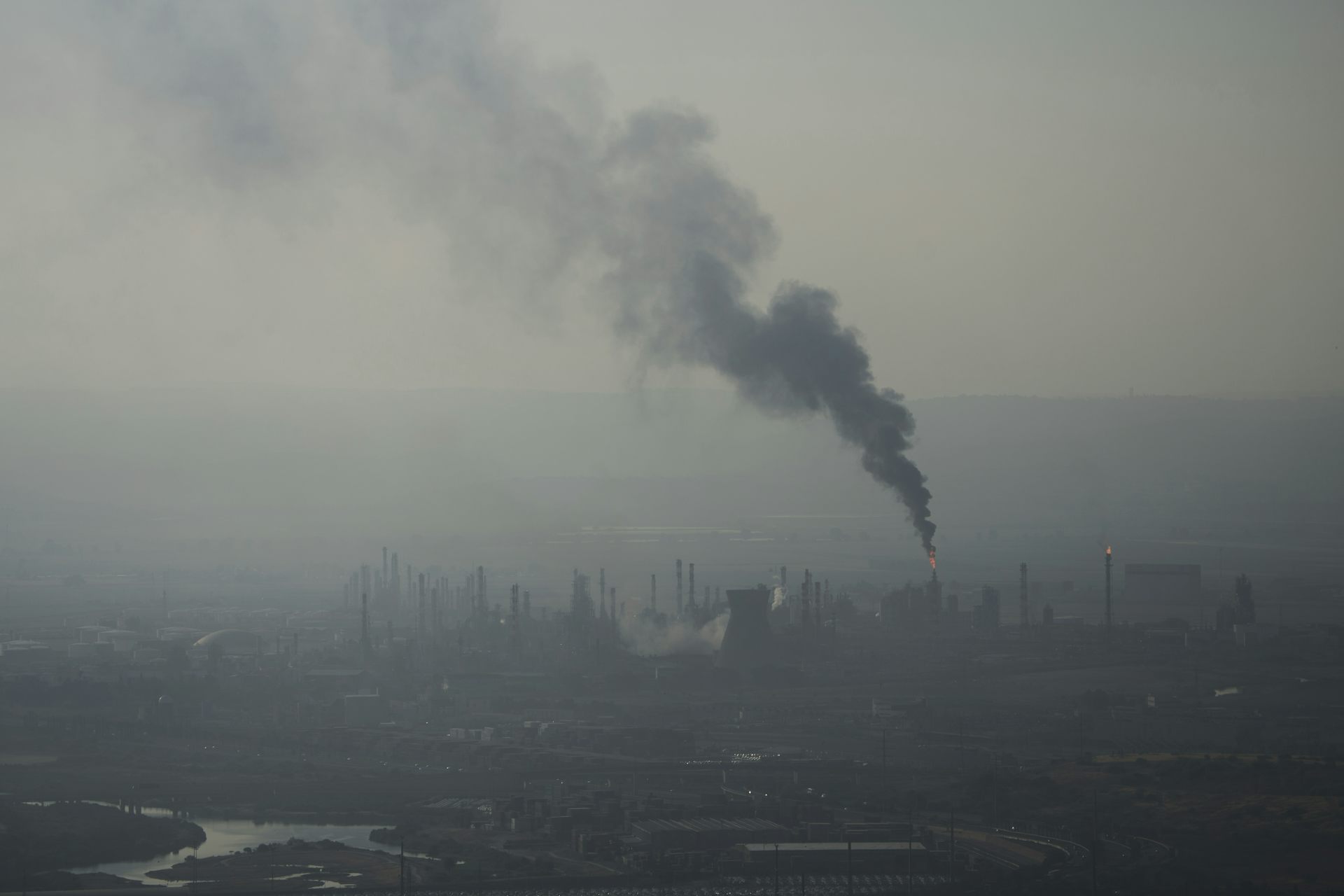 La guerra en Medio Oriente trae incertidumbre y mayores costos energéticos a una economía estadounidense ya debilitada
