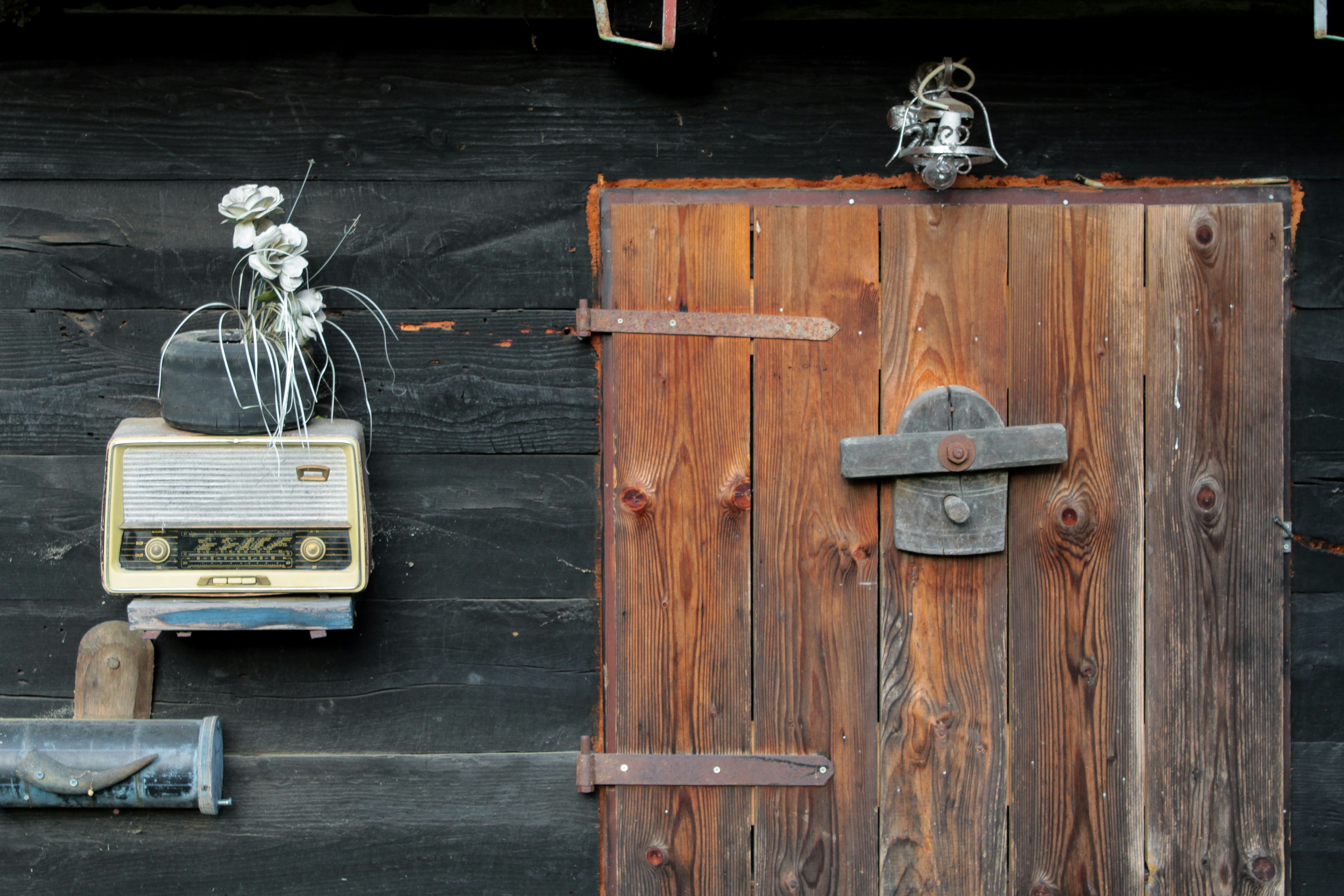 Wood Door Pictures Download Free Images On Unsplash