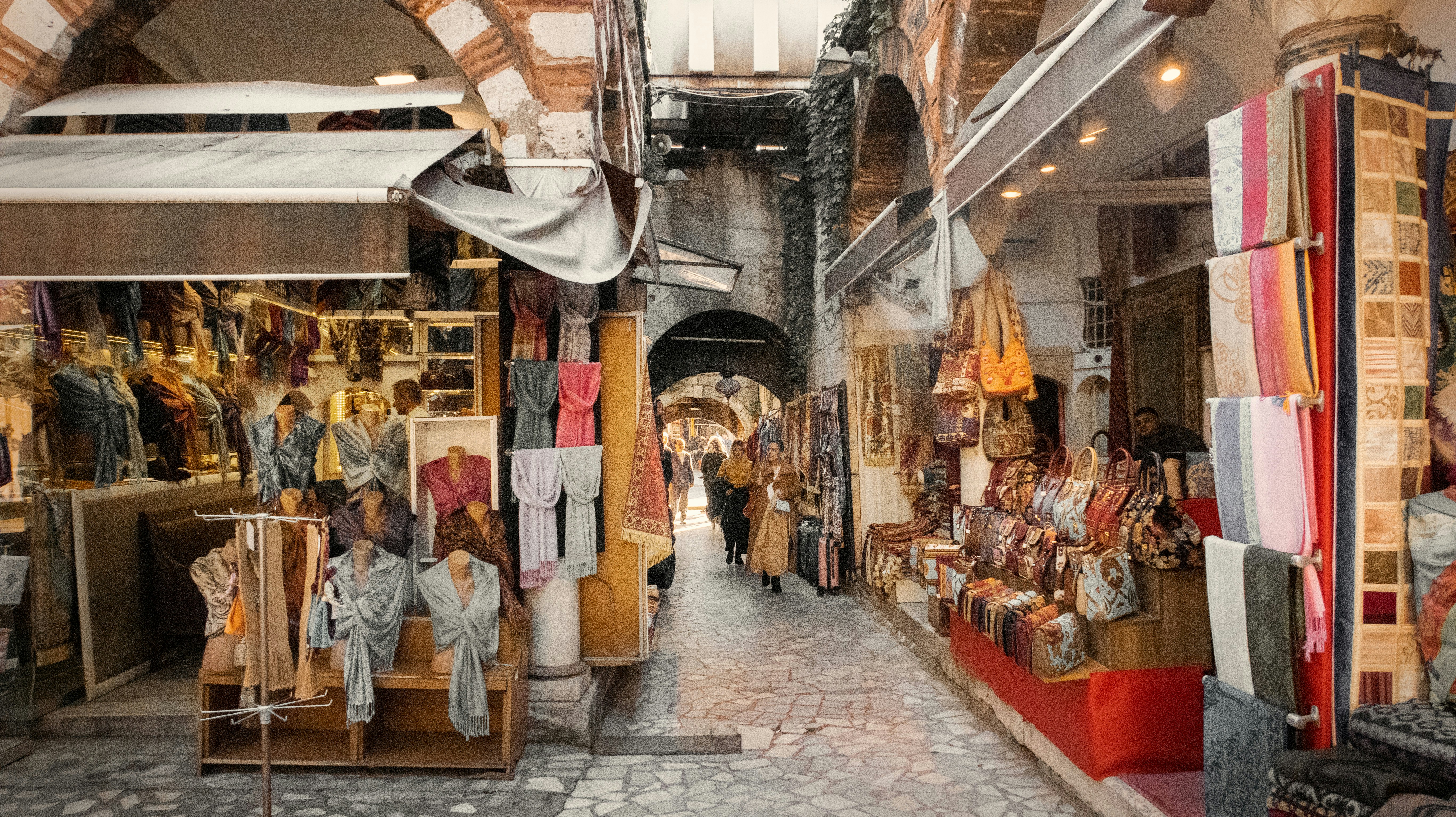 Unforgettable shopping adventures: where travel meets your perfect finds