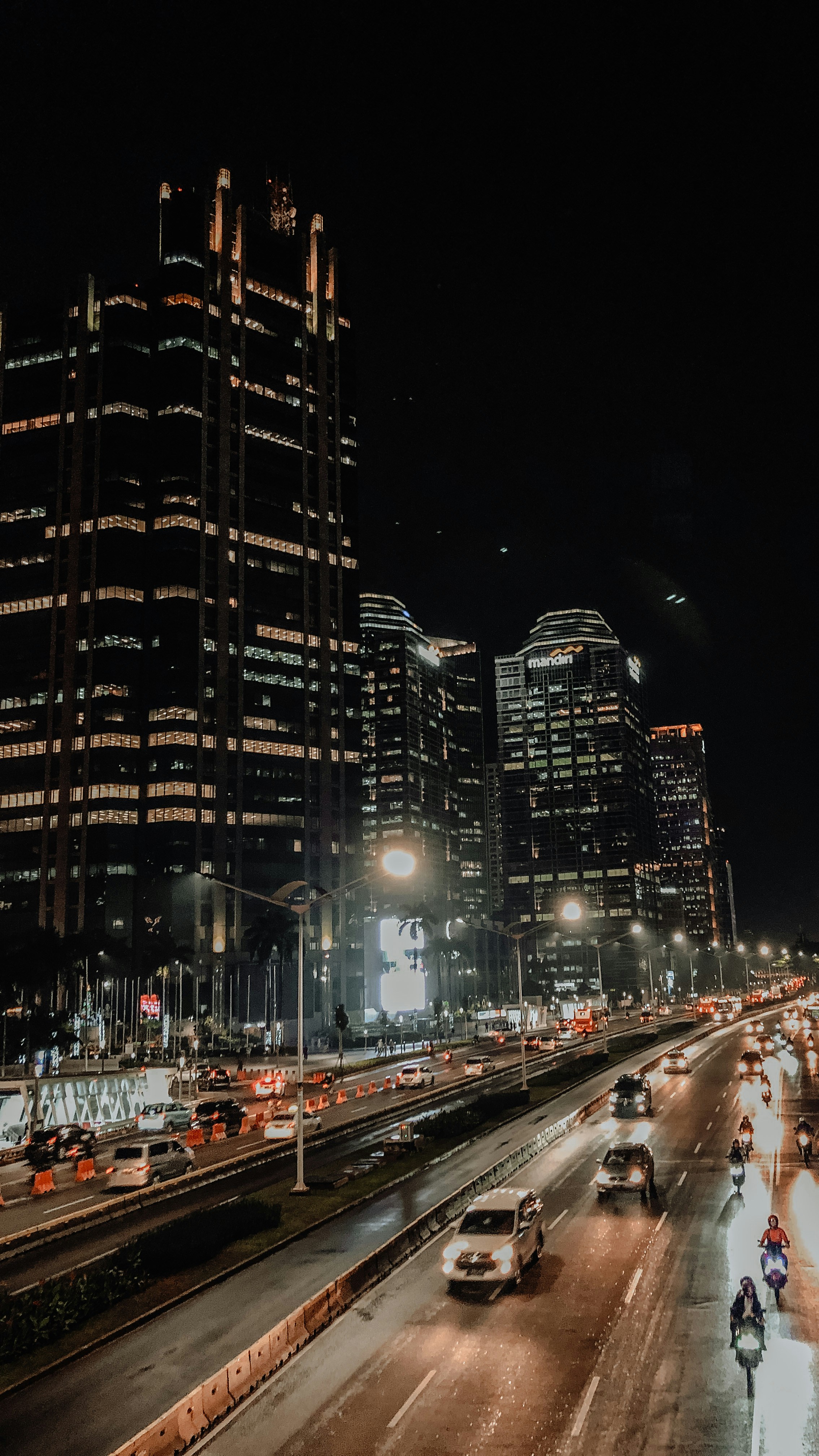 Banyak infrastruktur dibangun dan sebagian direnovasi untuk membuatnya terlihat lebih indah dan juga memanjakan mata. City With Buildings Photograph Photo Free Jakarta Image On Unsplash