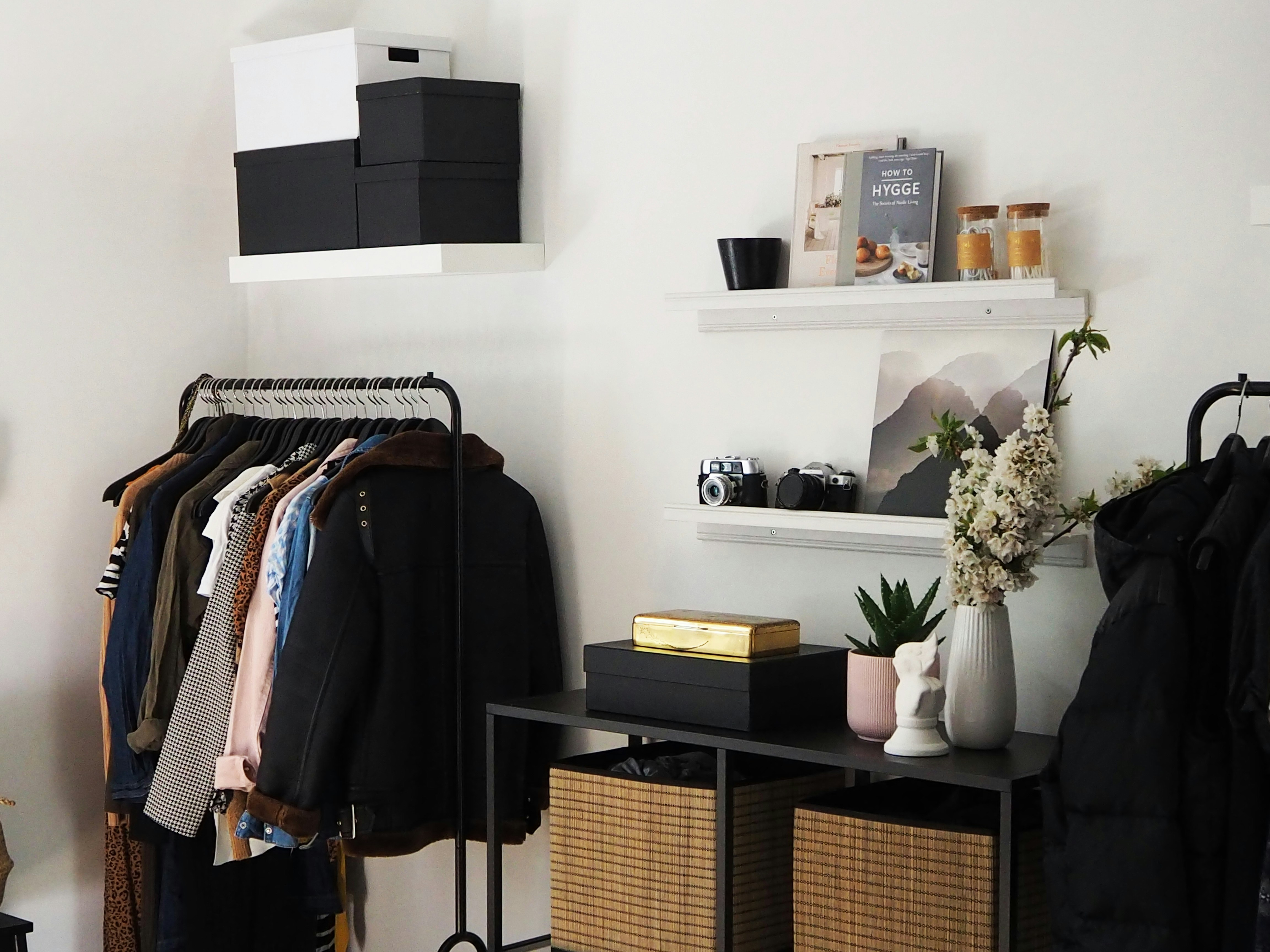 Expert how to build a minimalist capsule wardrobe