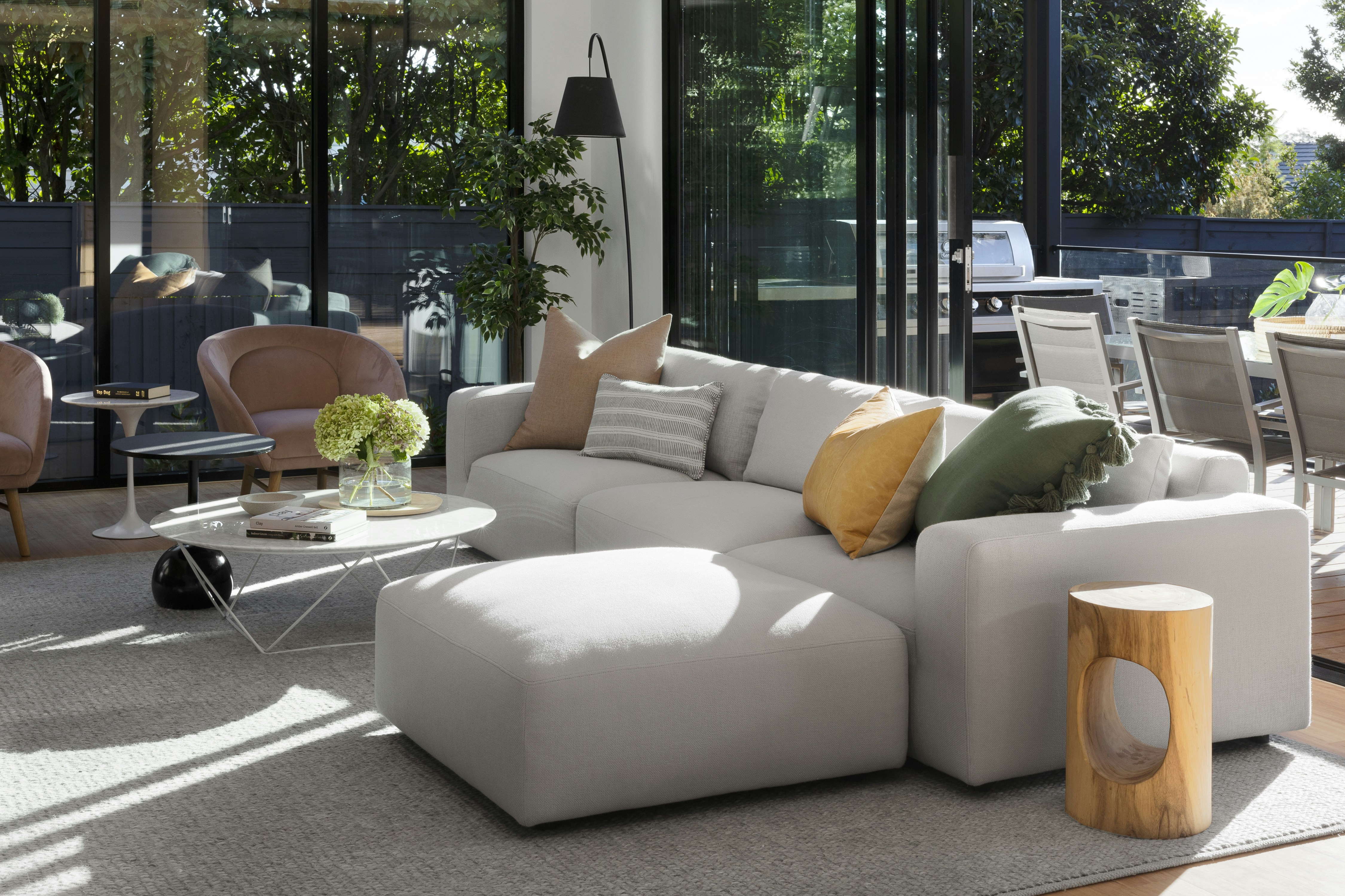 Mobilă modulară: Flexibilitate și adaptabilitate în designul interior
