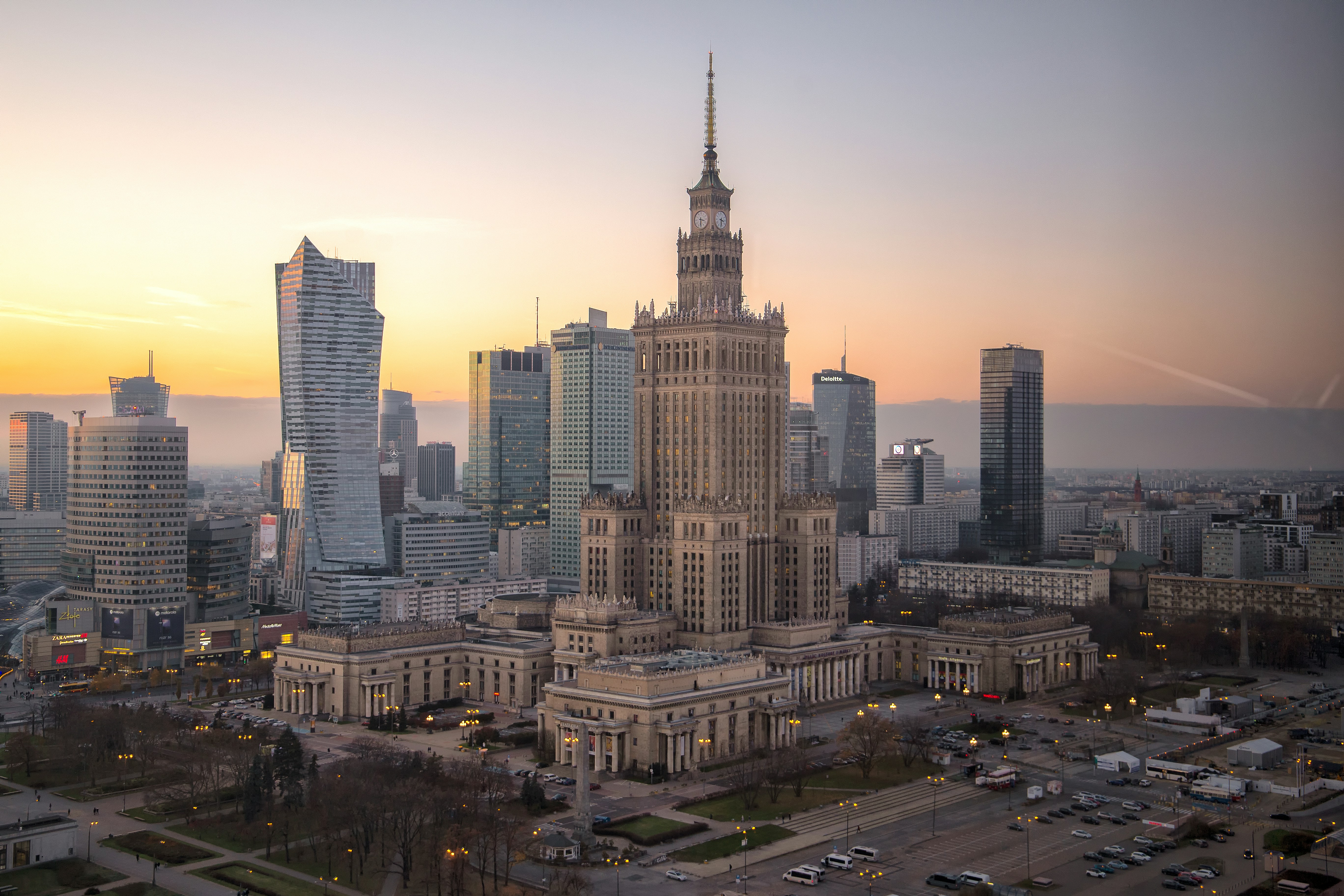 Exploring Warsaw: Your Comprehensive Travel Guide to Poland's Vibrant Capital and Rich History