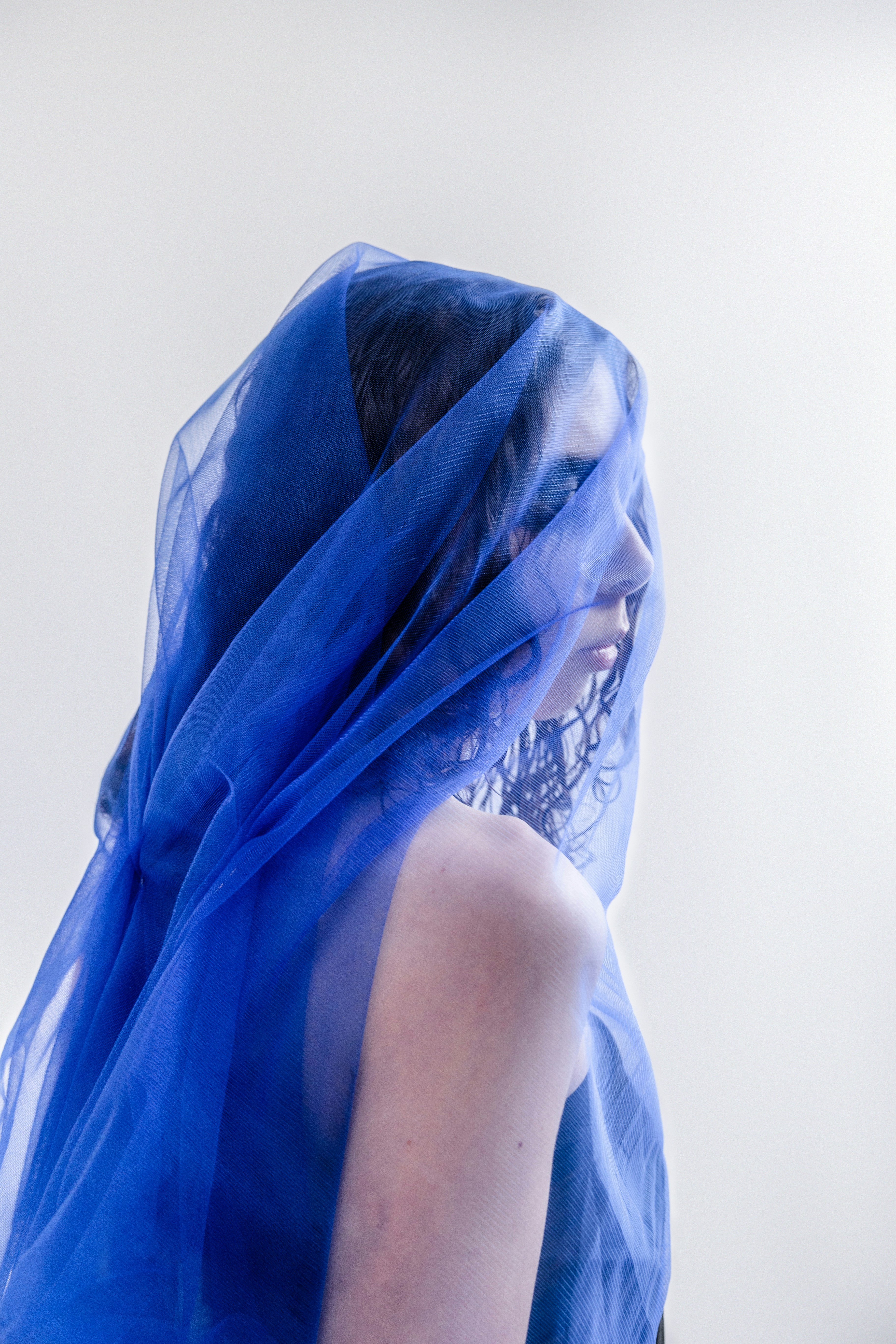 Portrait De Femme En Robe Bleue Photo Gratuite - Premium Vintage Texture Gallery - Mobile