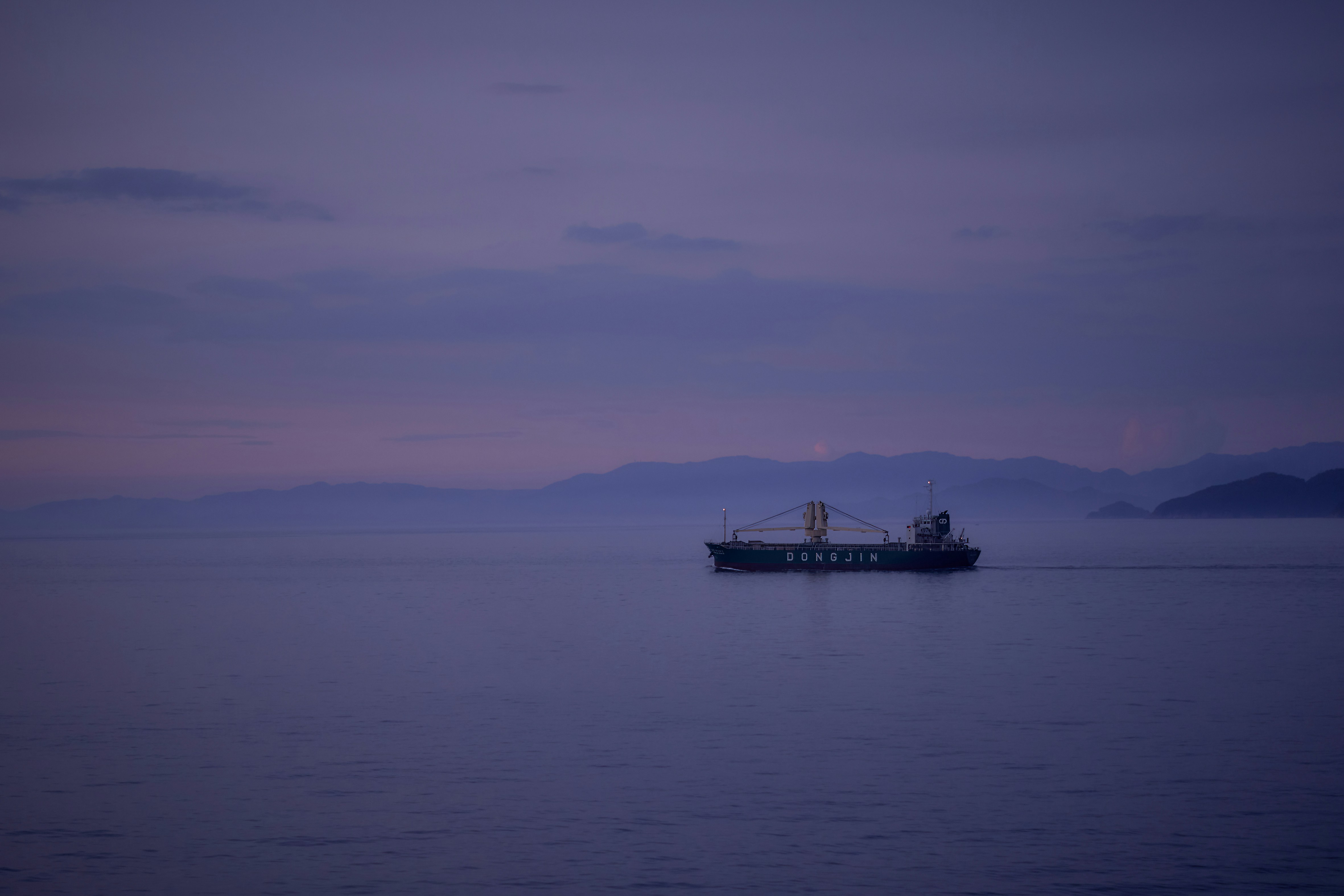 *   房間爆改術！XX 風格佈置，客人來都嚇傻！