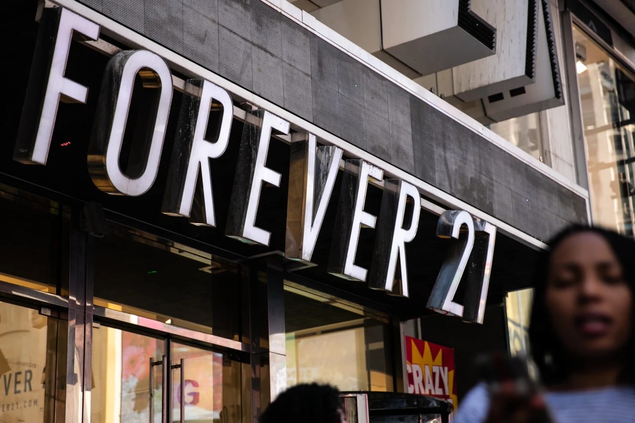 Forever 21 Teen Focused Retailer Files For Bankruptcy Wsj
