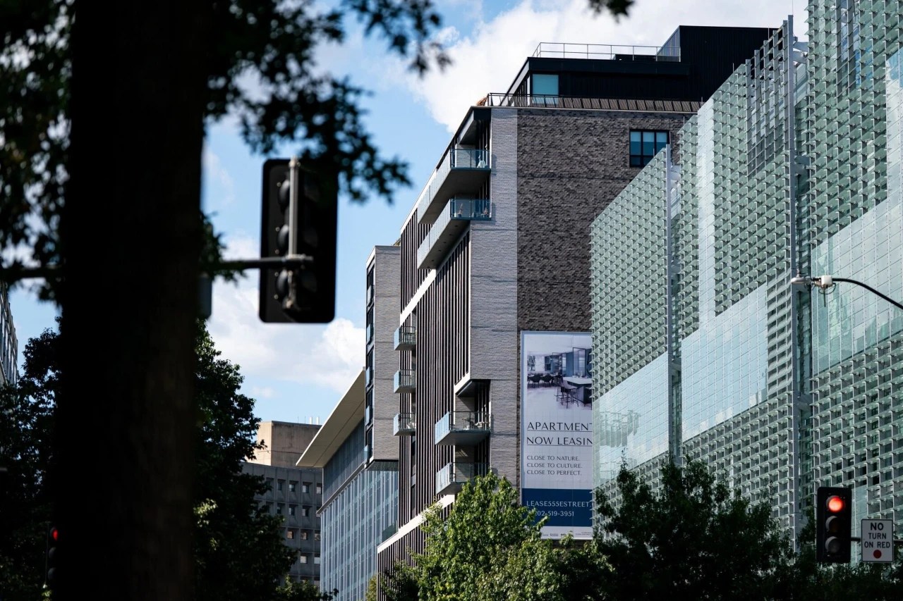 Ice Moves To Enter Homes Without Warrants Signed By A Judge Wsj