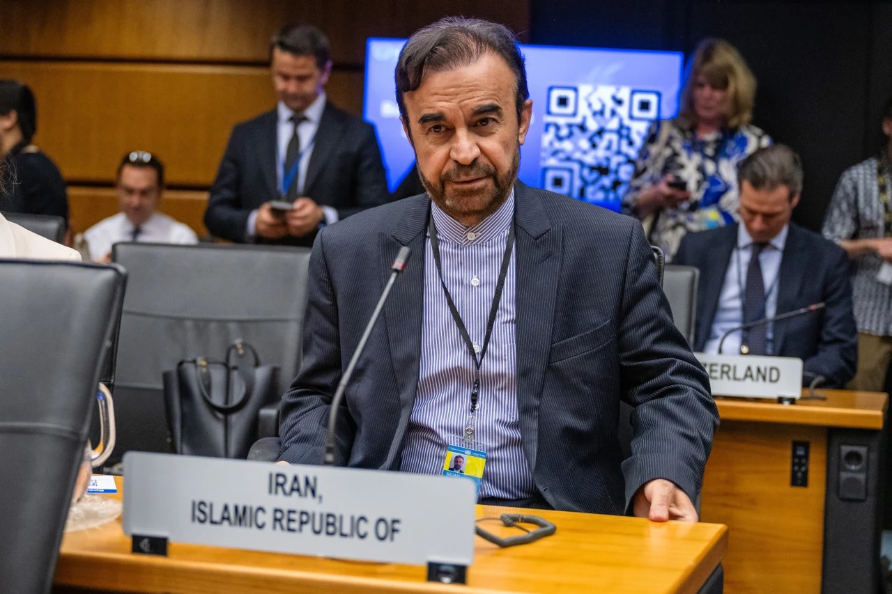 Iran Test Fires New Missile Wsj