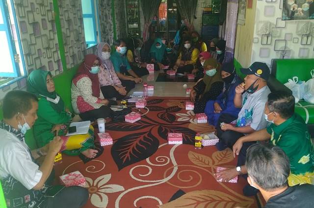 KWT Hadil Gayam Manfaatkan Pekarangan Rumah | Radar Banjarmasin