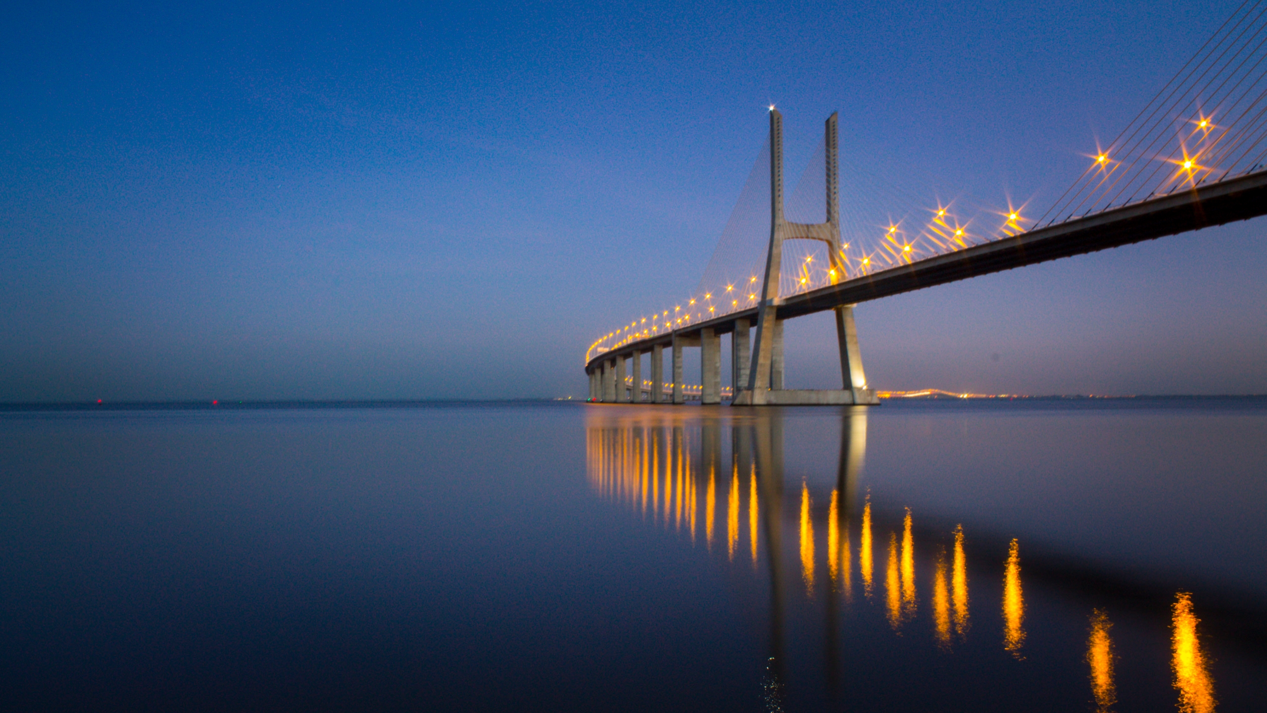 Monumental ponte vasco da gama wallpaper roll ✓ easy installation ✓ 365 days to return ✓ browse other patterns from this collection! Vasco Da Gama Bridge Hd Wallpaper Background Image 2560x1440