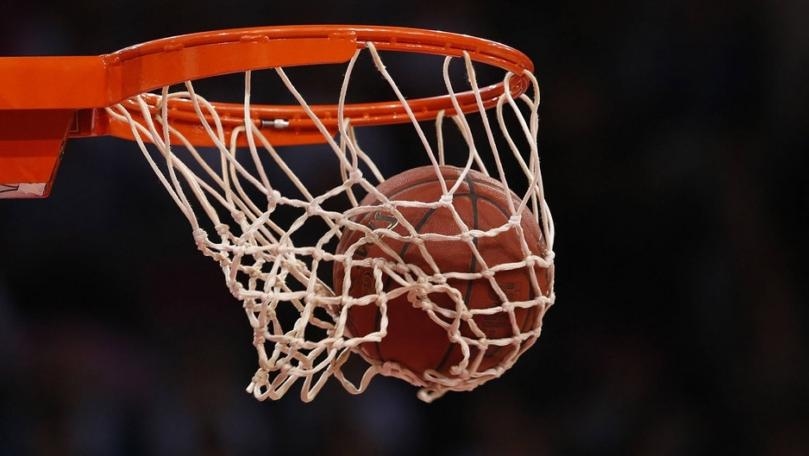 إختيار أعضاء المنتخب الـ12 من بين 300 لاعب : تدخلات سياسية وحزبية لاختيار اللاعبين؟