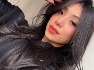 AlesskaNewman Live Webcam on Streamate
