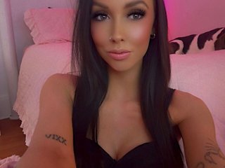 Alexaanne Live Webcam on Streamate