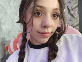 Ariana_More Live Webcam on Streamate