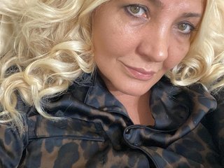 Blondyy Live Webcam on Streamate