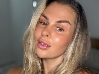 ClaraXVale Live Webcam on Streamate