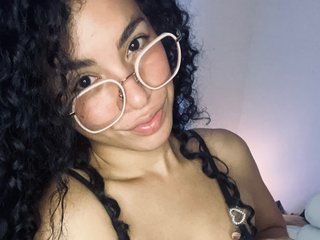 Isabella_lov19 Live Webcam on Streamate