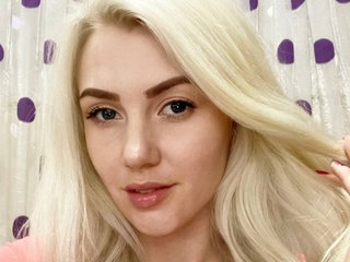 KristinaMoonless Live Webcam on Streamate