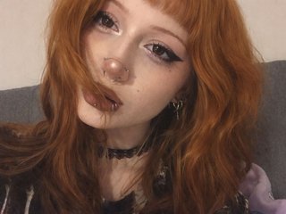 LIYNA Live Webcam on Streamate