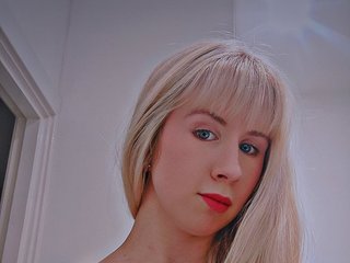 Lilybee24 Live Webcam on Streamate