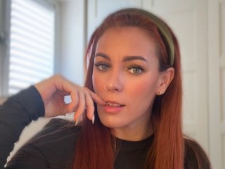 LittleMissUkC Live Webcam on Streamate