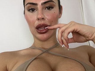 LouisaFernan Live Webcam on Streamate