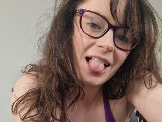 LucieWinters_UK Live Webcam on Streamate