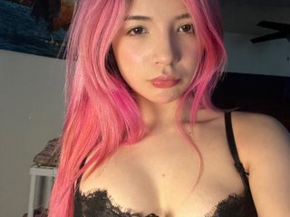 Minaisnever Live Webcam on Streamate