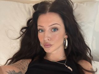 MissRobynLouise Live Webcam on Streamate